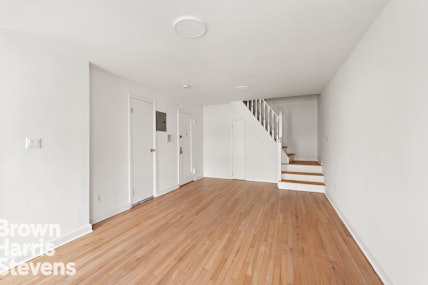 352 East 19th Street 4F, Gramercy Park, NYC - 2 Bedrooms  
1 Bathrooms  
4 Rooms - 