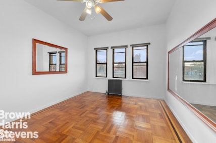 71 -09 Austin Street 402, Forest Hills, Queens, NY - 3 Bedrooms  
1 Bathrooms  
5 Rooms - 