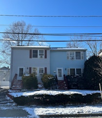 11 William Street A, Montclair, New Jersey - 2 Bedrooms  
2.5 Bathrooms  
6 Rooms - 