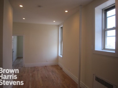 -55  Pineapple St, Brooklyn Heights, Brooklyn, NY - 1 Bedrooms  
1 Bathrooms  
3 Rooms - 