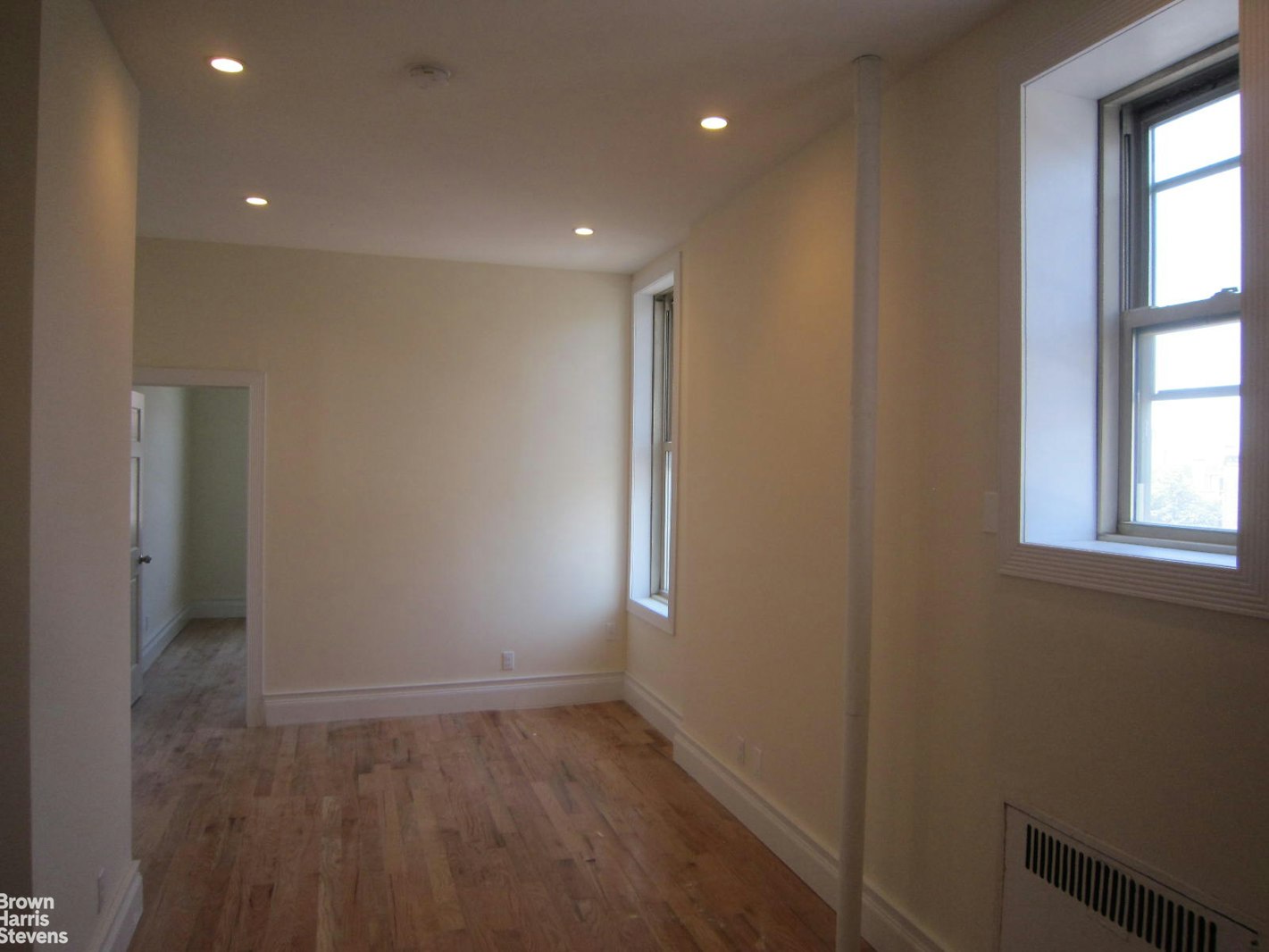 Photo 1 of -55  Pineapple St, Brooklyn Heights, Brooklyn, NY, $3,700, Web #: 23304452