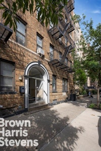 Rental Property at 221 East 76th Street 3G, Upper East Side, NYC - Bathrooms: 1 
Rooms: 2  - $2,500 MO.