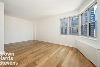 300 East 40th Street 25A, Murray Hill, NYC - 1 Bathrooms  
2 Rooms - 