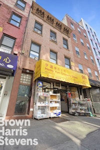 329 Grand Street, Lower East Side, NYC - 6 Bedrooms  
2.5 Bathrooms  
12 Rooms - 