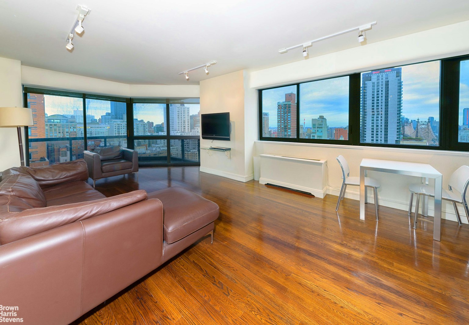 Photo 1 of 200 East 61st Street 23F, Upper East Side, NYC, $1,090,000, Web #: 23325793