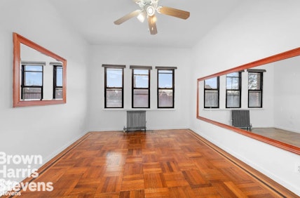 71 -09 Austin Street 4, Forest Hills, Queens, NY - 3 Bedrooms  
1 Bathrooms  
5 Rooms - 