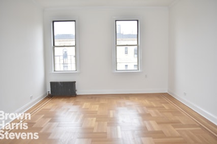 482 Ft Washington Avenue 6F, Upper Manhattan, NYC - 2 Bedrooms  
1 Bathrooms  
5 Rooms - 