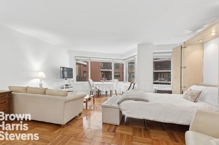 60 Sutton Place South 6Is, Midtown East, NYC - 1 Bathrooms  
2.5 Rooms - 