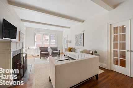 1049 Park Avenue 9C, Upper East Side, NYC - 2 Bedrooms  
2 Bathrooms  
6 Rooms - 