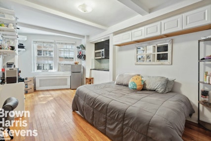 Rental Property at 304 East 41st Street 407A, Midtown East, NYC - Bathrooms: 1 
Rooms: 1  - $2,500 MO.