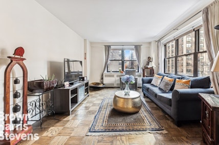 Property for Sale at 330 Third Avenue 3G, Gramercy Park, NYC - Bedrooms: 2 
Bathrooms: 1 
Rooms: 4  - $950,000