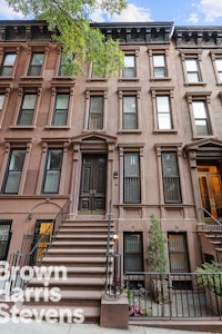 169 East 94th Street, Upper East Side, NYC - 8 Bedrooms  
2.5 Bathrooms  
12 Rooms - 