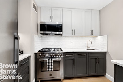 165 West 66th Street 11K, Upper West Side, NYC - 1 Bedrooms  
1 Bathrooms  
3.5 Rooms - 