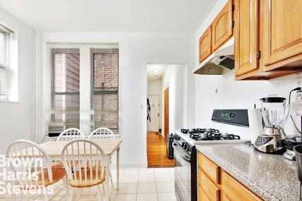 31-58 42nd Street 1R, Astoria, Queens, NY - 2 Bedrooms  
1 Bathrooms  
4 Rooms - 