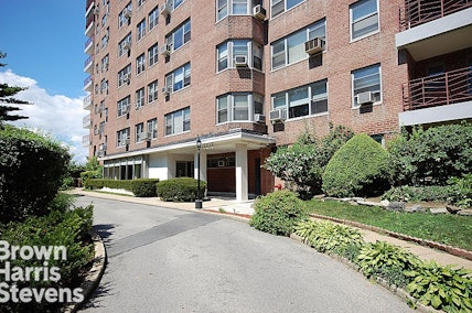 3515 Henry Hudson Pkwy W 4G, Riverdale, New York - 2 Bedrooms  
2 Bathrooms  
4.5 Rooms - 