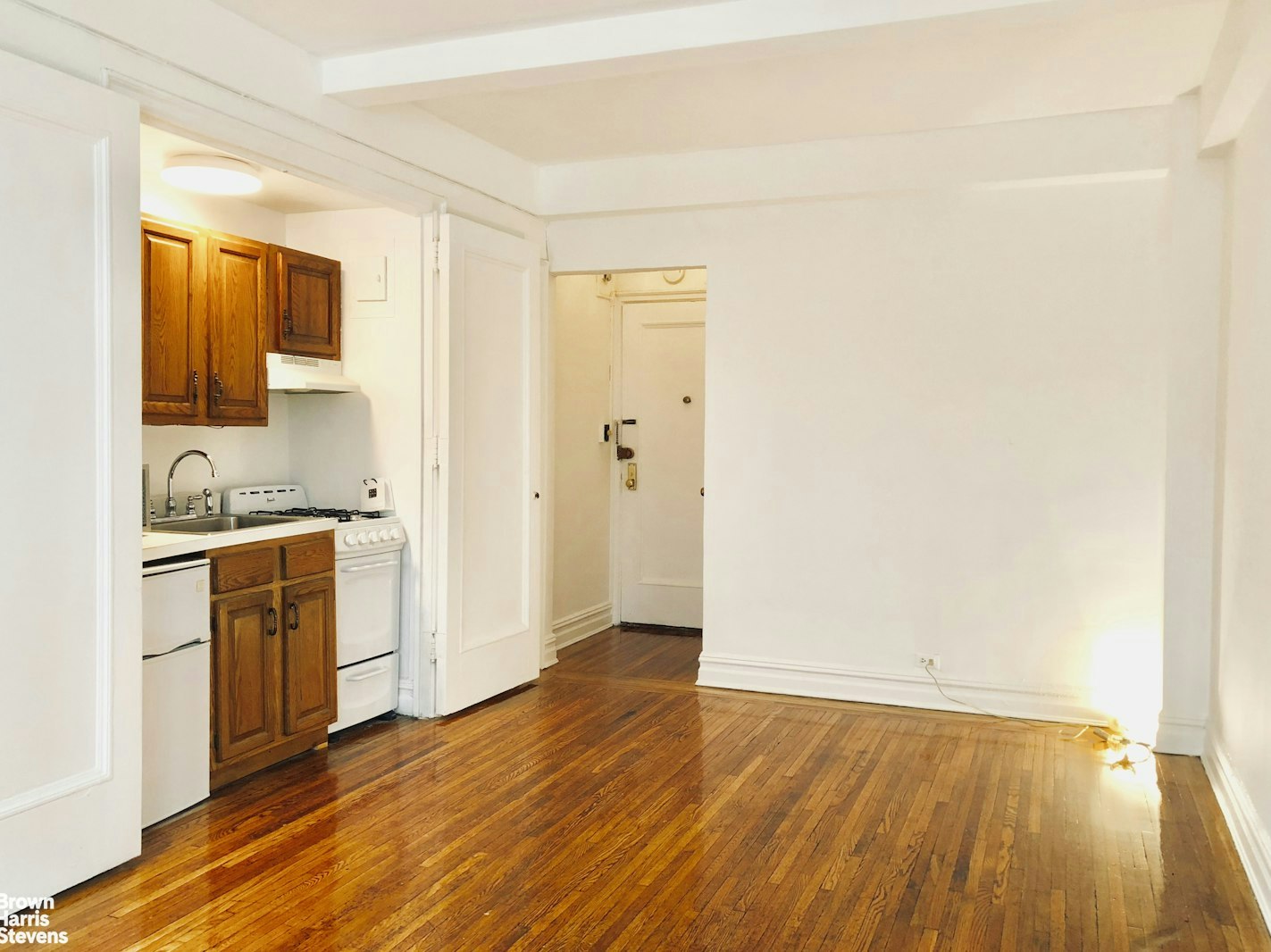 Photo 1 of 457 West 57th Street 711, Midtown West, NYC, $2,750, Web #: 23348364