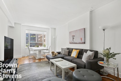 Rental Property at 25 Central Park West 9F, Upper West Side, NYC - Bedrooms: 1 
Bathrooms: 1.5 
Rooms: 4  - $8,800 MO.