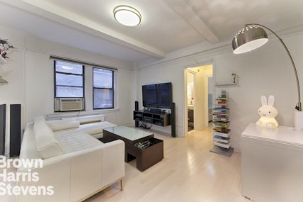 142 East 49th Street 7C, Midtown East, NYC - 1 Bedrooms  
1 Bathrooms  
3 Rooms - 