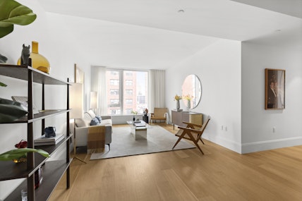 368 Third Avenue 8A, Midtown East, NYC - 3 Bedrooms  
2.5 Bathrooms  
5 Rooms - 