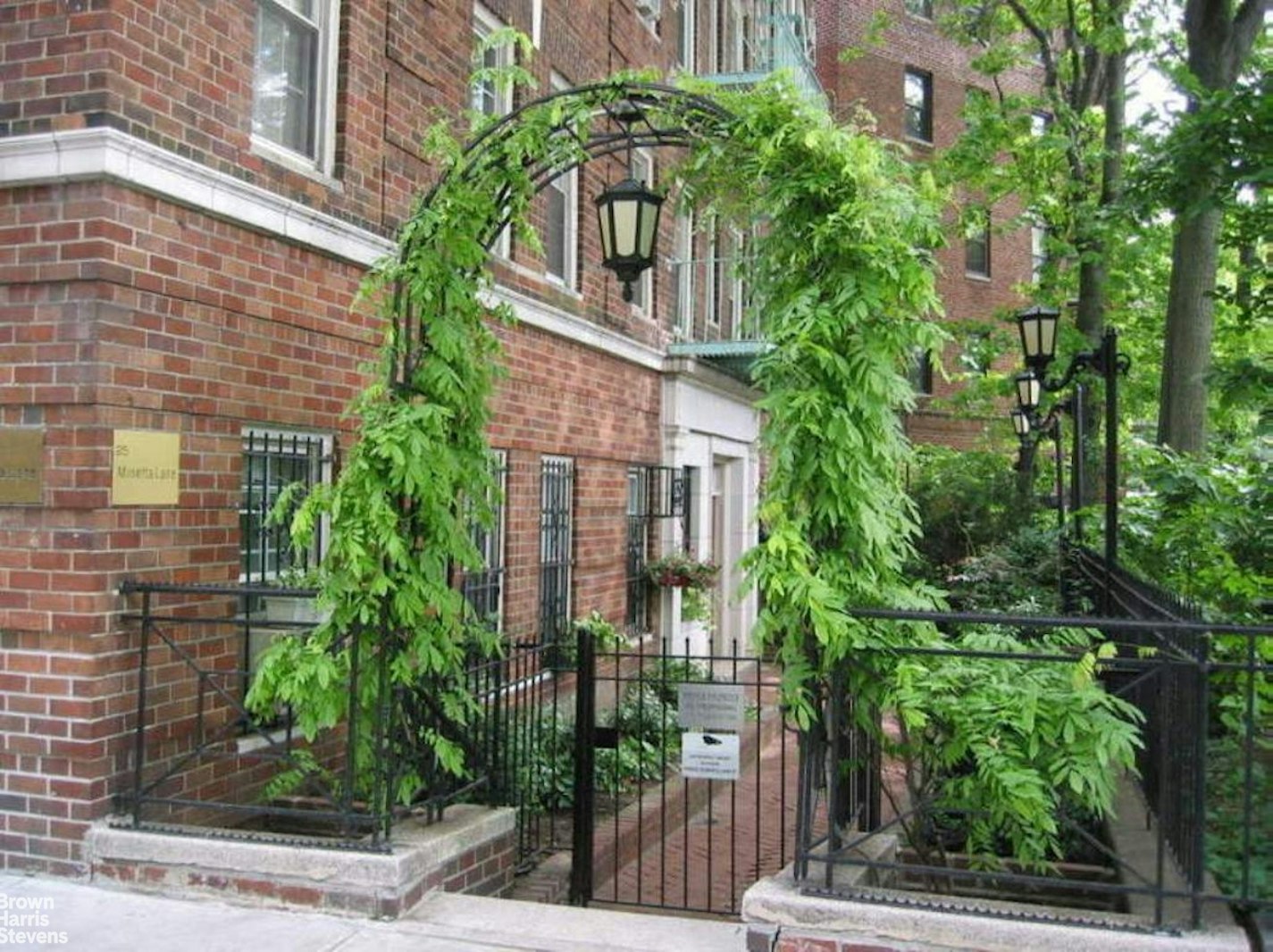 Photo 1 of 25 Minetta Lane 2G, Greenwich Village, NYC, $5,750, Web #: 23364734