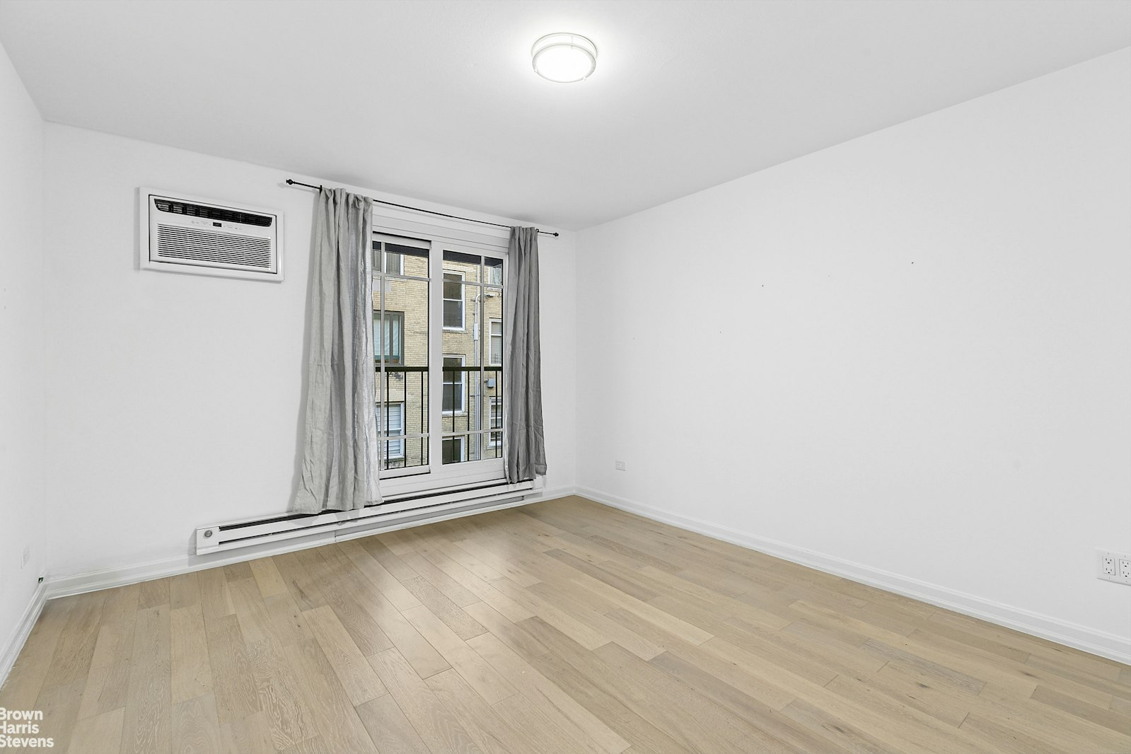 Photo 1 of 134 East 22nd Street 408, Gramercy Park, NYC, $4,350, Web #: 23367627