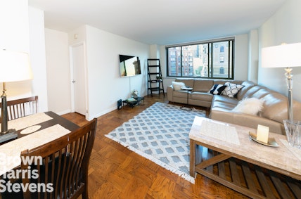 Rental Property at 2025 Broadway 14E, Upper West Side, NYC - Bedrooms: 1 
Bathrooms: 1 
Rooms: 3  - $4,800 MO.