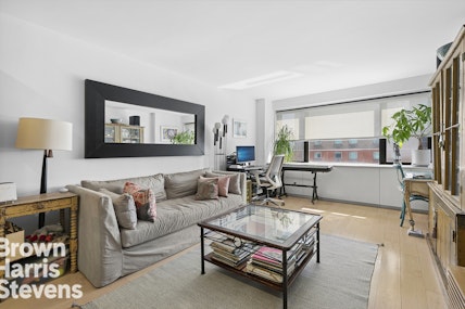 115 East 9th Street 12D, East Village, NYC - 1 Bedrooms  
1 Bathrooms  
3 Rooms - 
