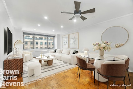 305 East 40th Street 4F, Midtown East, NYC - 1 Bedrooms  
1 Bathrooms  
4 Rooms - 