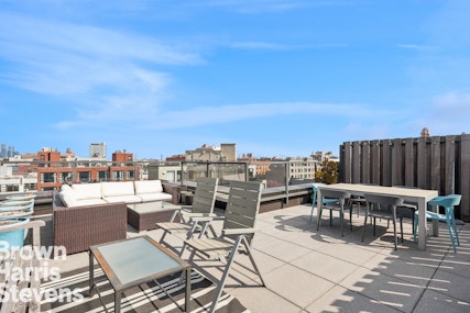 80 Metropolitan Avenue 2O, Williamsburg, Brooklyn, NY - 3 Bedrooms  
2 Bathrooms  
5 Rooms - 