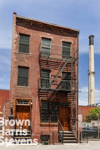 301 Water Street, Vinegar Hill, Brooklyn, NY - 4 Bedrooms  
4 Bathrooms  
9 Rooms - 