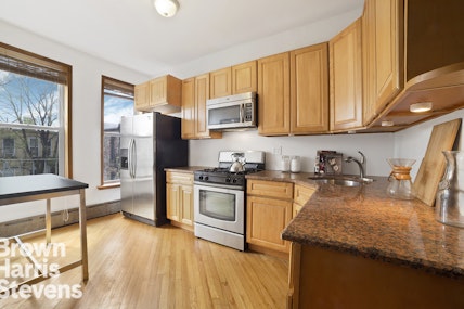 418 11th Street 2, Park Slope, Brooklyn, NY - 2 Bedrooms  
1 Bathrooms  
4 Rooms - 