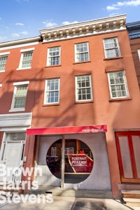 94 Greenwich Avenue Twnhs, West Village, NYC - 2 Bedrooms  
2.5 Bathrooms  
5 Rooms - 