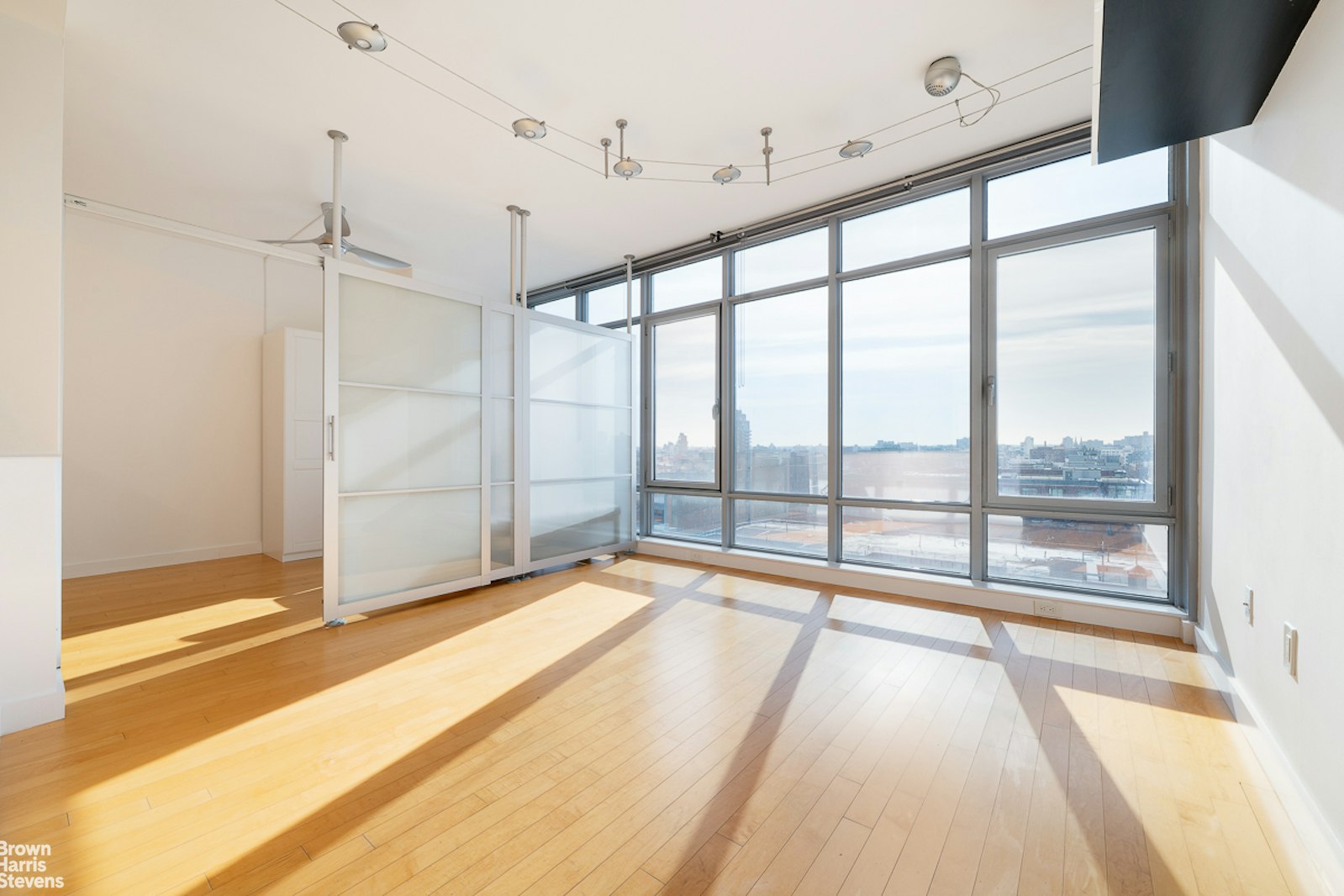 Photo 1 of 1 Northside Piers 10F, Williamsburg, Brooklyn, NY, $4,190, Web #: 23399938