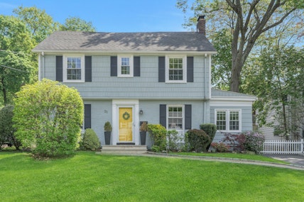 Property for Sale at 21 College Avenue, Montclair, New Jersey - Bedrooms: 5 
Bathrooms: 4.5 
Rooms: 13  - $1,249,000