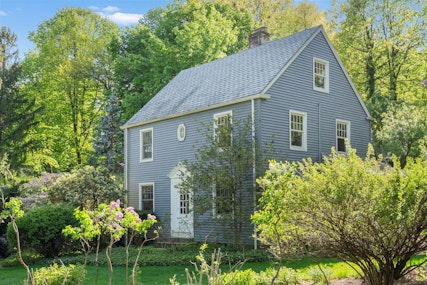 30 Edgecliff Road, Montclair, New Jersey - 5 Bedrooms  
2.5 Bathrooms  
8 Rooms - 