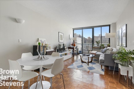 Rental Property at 22 West 15th Street 10J, Chelsea, NYC - Bedrooms: 1 
Bathrooms: 1 
Rooms: 3  - $5,350 MO.
