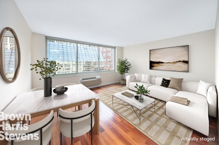 333 East 45th Street 15F, Midtown East, NYC - 1 Bedrooms  
1 Bathrooms  
3 Rooms - 