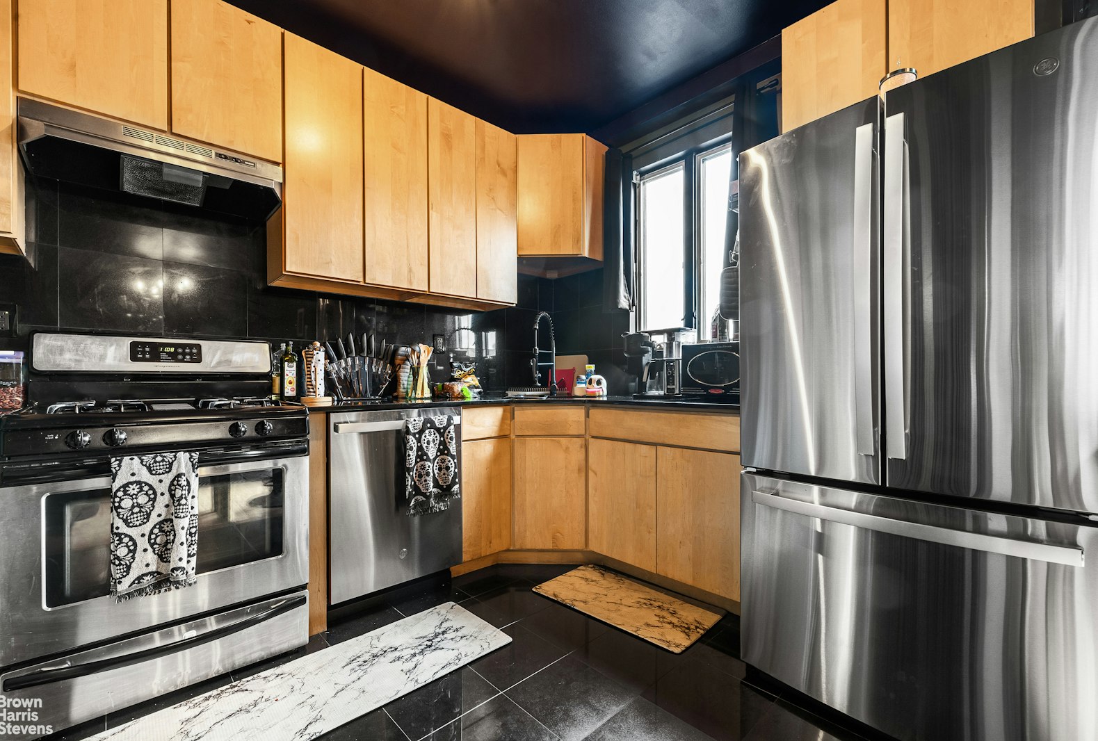 Photo 1 of 2155 Daly Avenue, West Farms, New York, $360,000, Web #: 23434227