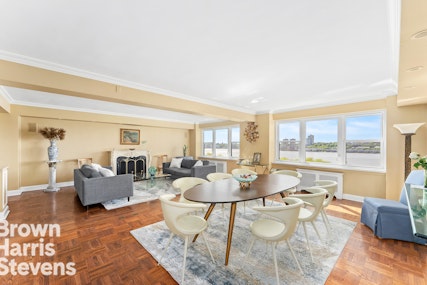 11 Riverside Drive 8Ew, Upper West Side, NYC - 5 Bedrooms  
4 Bathrooms  
10 Rooms - 