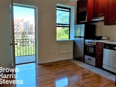 713 East 9th Street 2B, East Village, NYC - 3 Bedrooms  
1 Bathrooms  
5 Rooms - 
