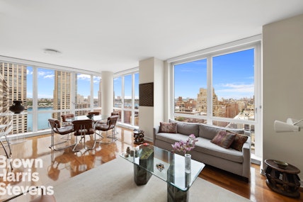 Property for Sale at 200 West End Avenue 24B, Upper West Side, NYC - Bedrooms: 3 
Bathrooms: 2 
Rooms: 5  - $3,395,000