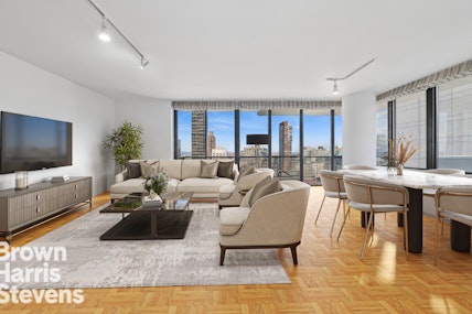 161 West 61st Street 33F, Upper West Side, NYC - 1 Bedrooms  
1.5 Bathrooms  
3.5 Rooms - 