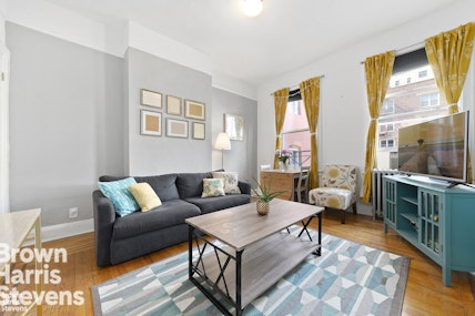 Rental Property at 21 King Street 3, Soho, NYC - Bedrooms: 2 
Bathrooms: 1 
Rooms: 4  - $5,200 MO.