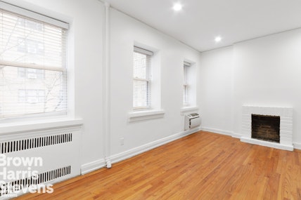 Rental Property at 128 East 37th Street 4, Kips Bay, NYC - Bedrooms: 1 
Bathrooms: 1 
Rooms: 3  - $2,700 MO.