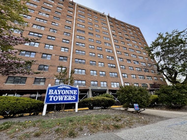 1225 Kennedy Blvd 5C, Bayonne, New Jersey - 1 Bathrooms  
2 Rooms - 