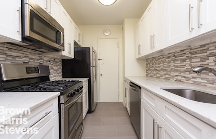 Property for Sale at 3050 Fairfield Avenue 3F, Spuyten Duyvil, New York - Bedrooms: 1 
Bathrooms: 1 
Rooms: 3.5 - $239,000