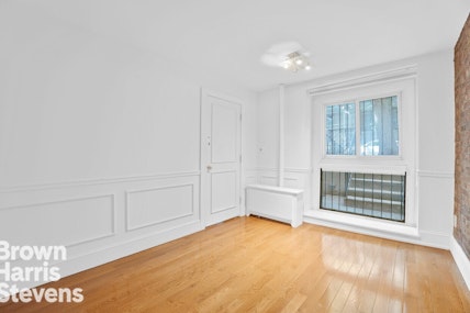 111 East 62nd Street, Upper East Side, NYC - 0.5 Bathrooms  
2 Rooms - 