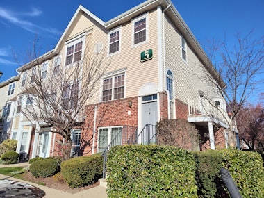 Rental Property at 50 Pine Street 2, Montclair, New Jersey - Bedrooms: 2 
Bathrooms: 2.5 
Rooms: 5  - $3,300 MO.