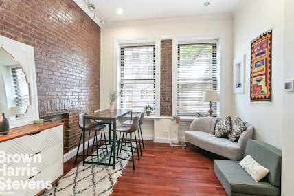 Rental Property at 213 West 85th Street 1A, Upper West Side, NYC - Bathrooms: 1 
Rooms: 2.5 - $2,900 MO.