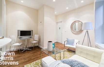 Rental Property at 199 Prince Street 3, Soho, NYC - Bedrooms: 2 
Bathrooms: 1 
Rooms: 4  - $5,500 MO.
